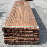 Ca. 102x Hardhouten Regels Geschaafd, 42x57mm, lengte 335cm